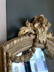 dealeuse-boutique-decoration-mobilier-luminaires-luminaire-vases-vase-lampes-lampe-laiton-marbre-vintage-miroir-miroirs-ancien-paris