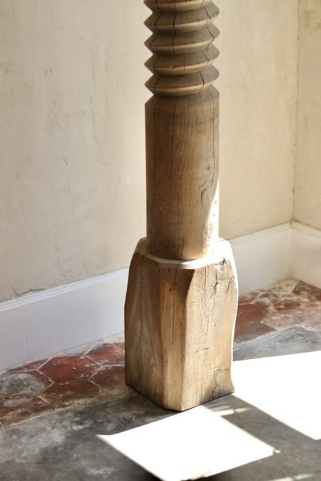 dealeuse-boutique-decoration-vintage-ancien-paris-colonne-bois-vis-pressoir