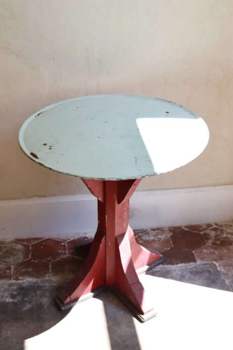 dealeuse-boutique-decoration-vintage-ancien-paris-mobilier-table-ronde-epoque-centrale-plateau-fer-appoint-pietement-bois