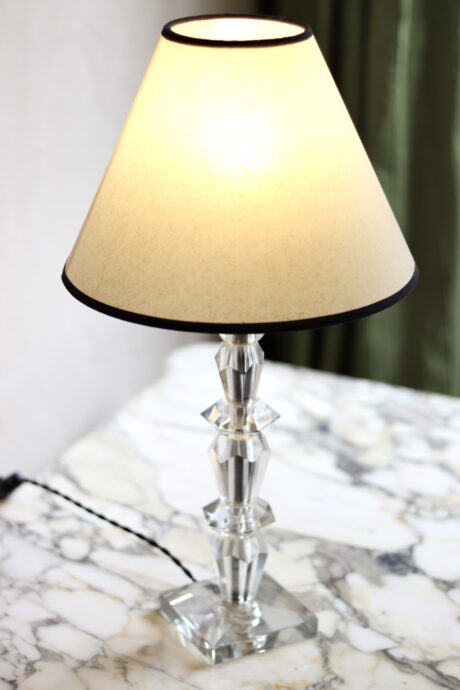 dealeuse-boutique-decoration-paris-vintage-lampe-luminaire-verre-abat-jour-sur-mesure-facon-parchemin