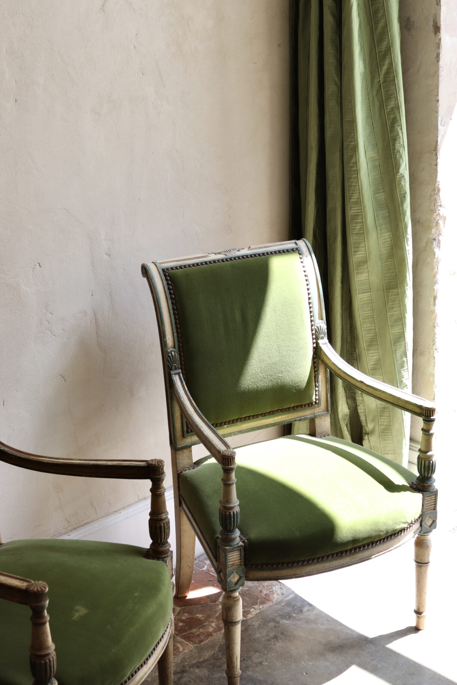 dealeuse-boutique-paris-vintage-ancien-paire-de-fauteuils-fauteuil-bois-directoire