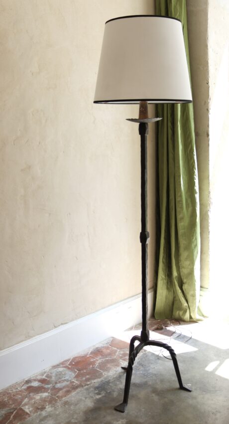 dealeuse-boutique-decoration-paris-vintage-lampe-luminaire-lampadaire-fer-forge-chateau