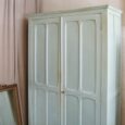 Armoire parisienne en bois peint