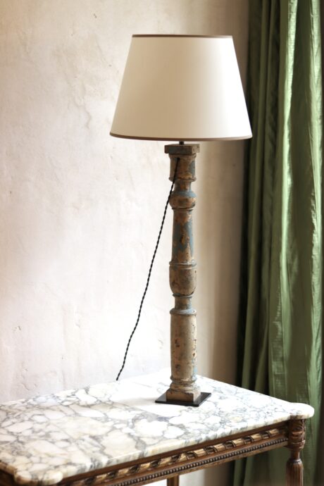 dealeuse-boutique-decoration-vintage-ancien-paris-luminaire-luminaires-lampe-balustre-bois-patine-ancienne