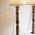 Grande lampe balustre, bois patine ancienne