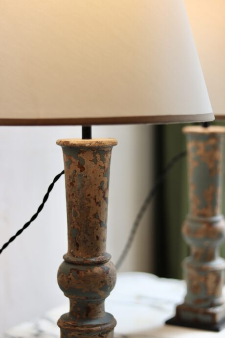 dealeuse-boutique-decoration-vintage-ancien-paris-luminaire-luminaires-lampe-balustre-bois-patine-ancienne