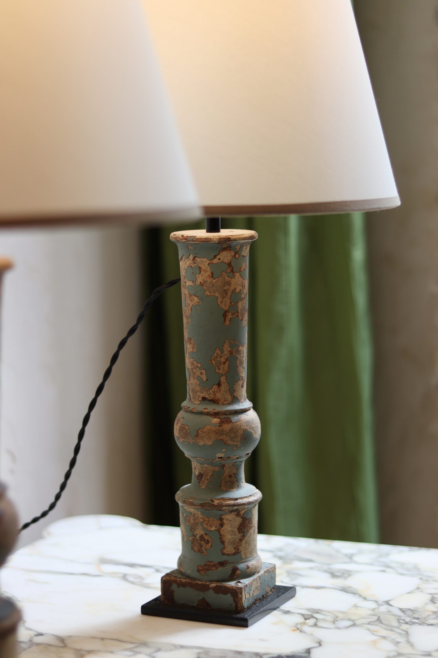 dealeuse-boutique-decoration-vintage-ancien-paris-luminaire-luminaires-lampe-balustre-bois-patine-ancienne