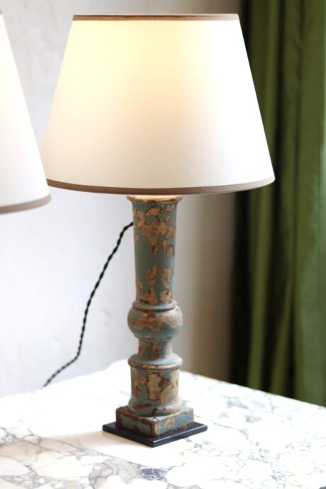 dealeuse-boutique-decoration-vintage-ancien-paris-luminaire-luminaires-lampe-balustre-bois-patine-ancienne